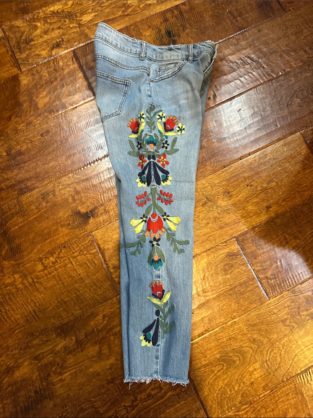 Light Blue Straight-Leg Jeans with Floral Embroidery